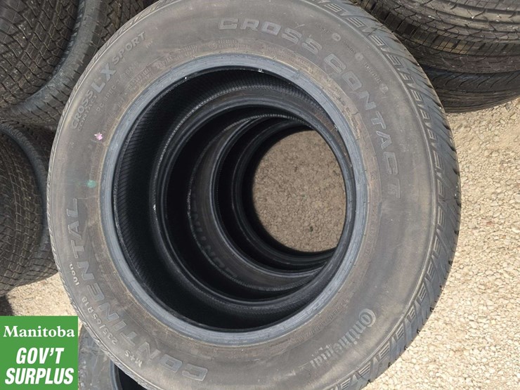 set-of-4-continental-cross-contact-235/65/18-image-1