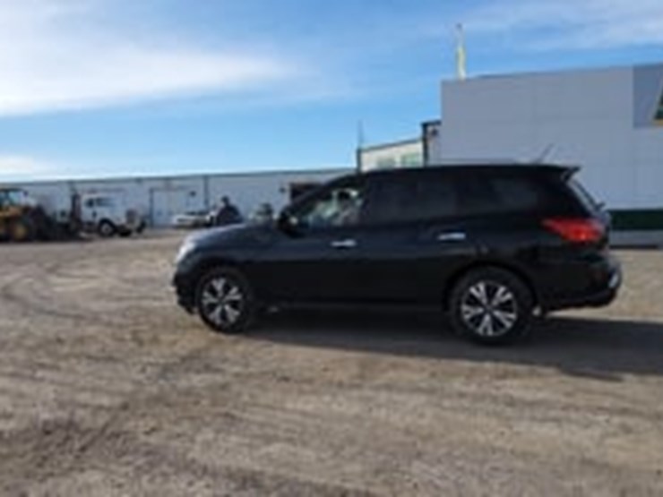 2017-nissan-pathfinder-image-5