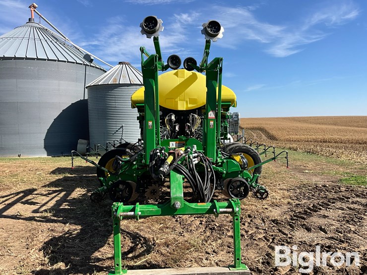 2021-john-deere-1775nt-image-2