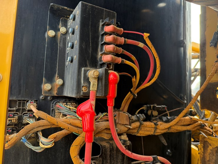 caterpillar-323fl-image-56