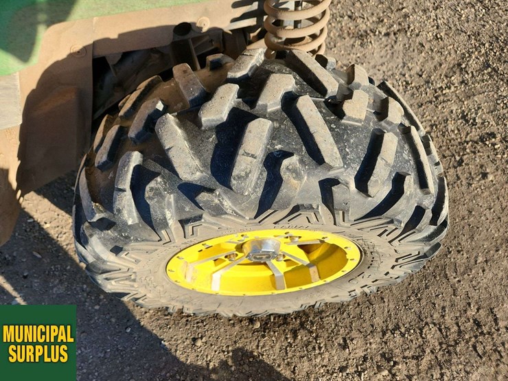 john-deere-gator-image-24