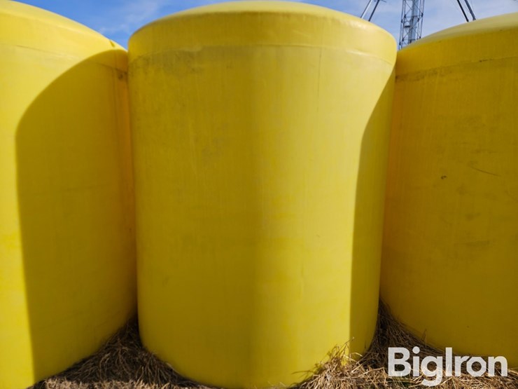 3000-gallon-vertical-poly-holding-tank-image-2