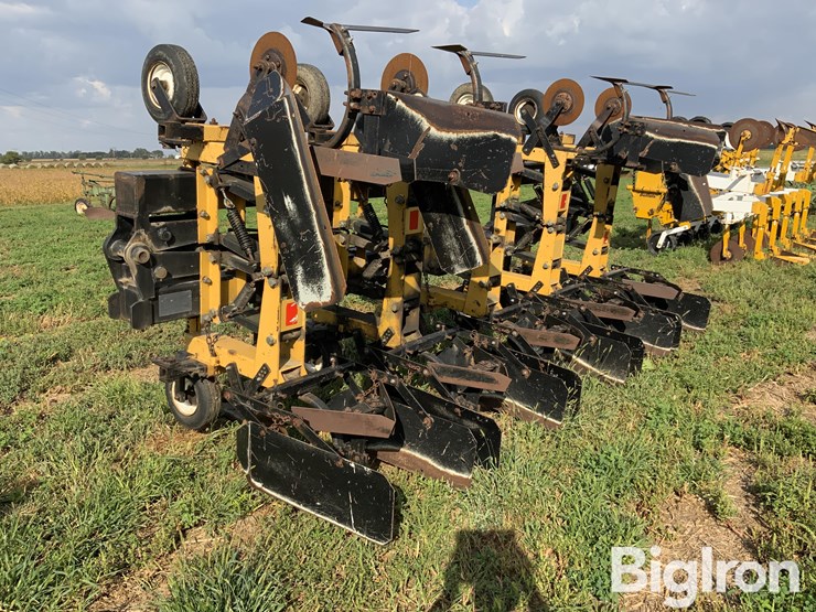 landoll-8r36-folding-cultivator-image-7