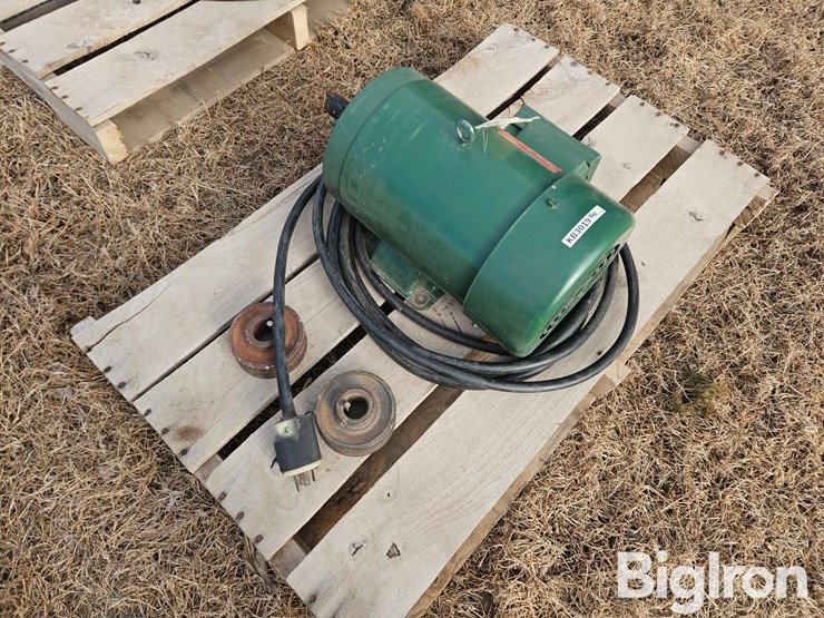 dayton-7.5-hp-3-phase-electric-motor-image-3