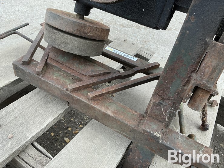 john-deere-antique-sickle-sharpener-image-12