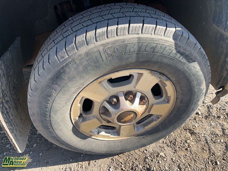 2012-chevrolet-silverado-2500hd-image-13