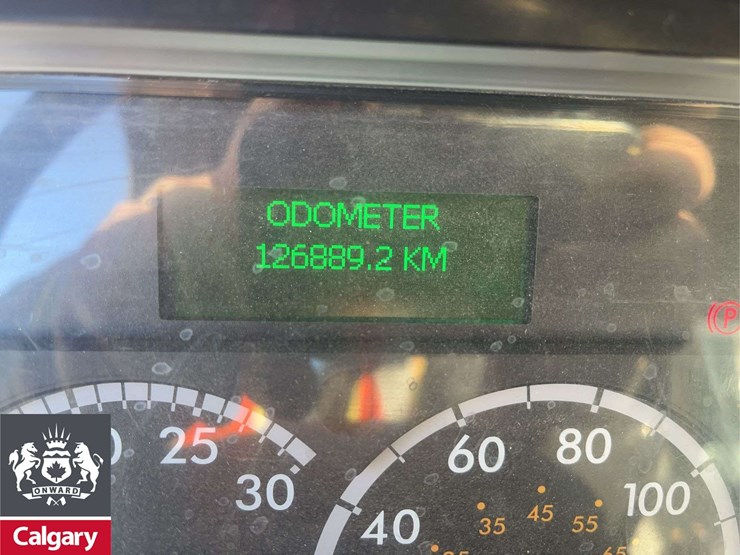 2016-freightliner-m2-106-image-24