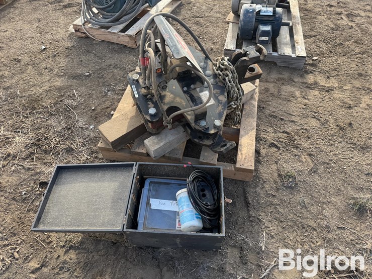 pro-trakker-hydraulic-guidance-hitch-image-4