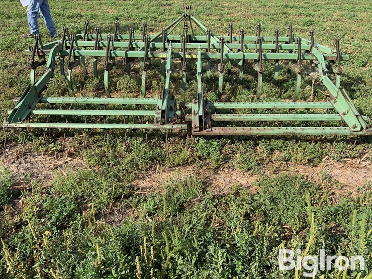 john-deere-12-image-6