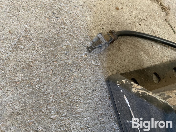 international-77-b-electric-fence-controller-image-9