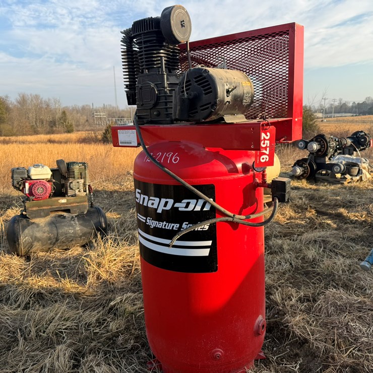 #2576 • Snap On Air Compressor
