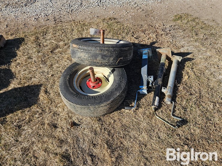 14"-tires-w/hubs-&-trailer-jacks-image-5