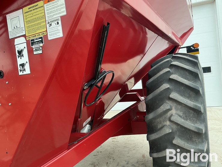 2011-j&m-750-image-16