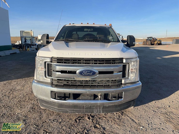 2017-ford-f350-image-8