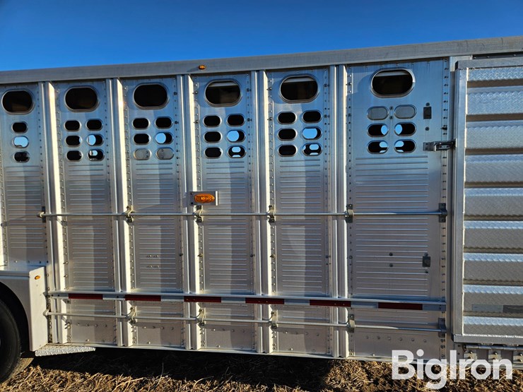 2009-wilson-livestock-trailer-image-15
