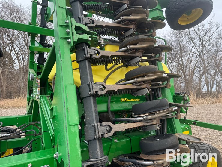 2013-john-deere-1990-image-17