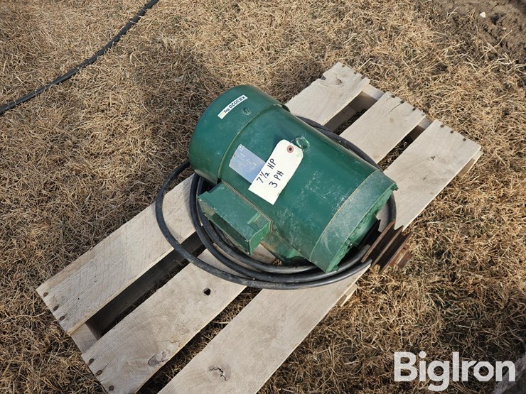 dayton-7.5-hp-3-phase-electric-motor-image-4