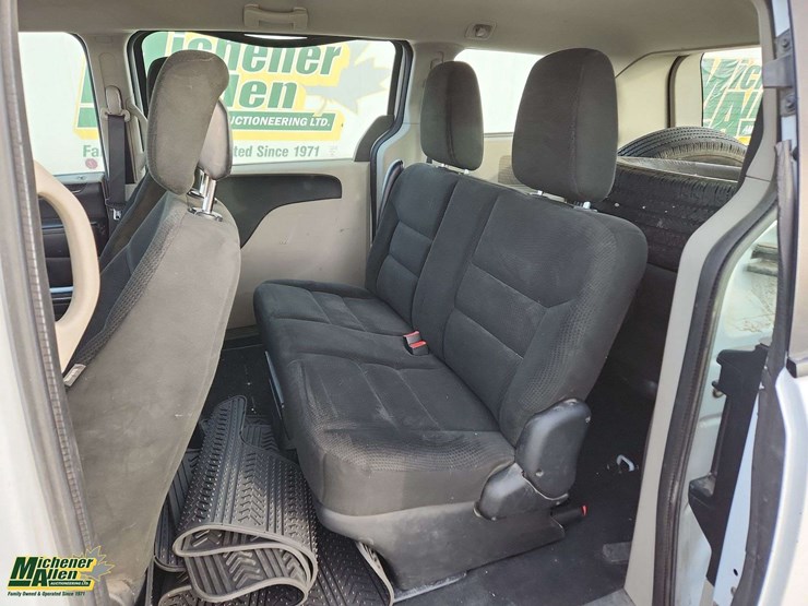 2015-dodge-grand-caravan-image-16