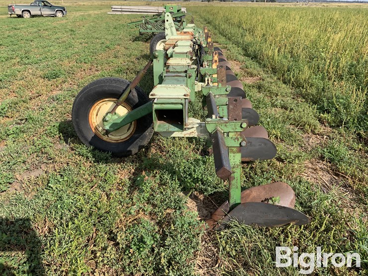 8r36-duckbill-hiller-on-john-deere-toolbar-image-8