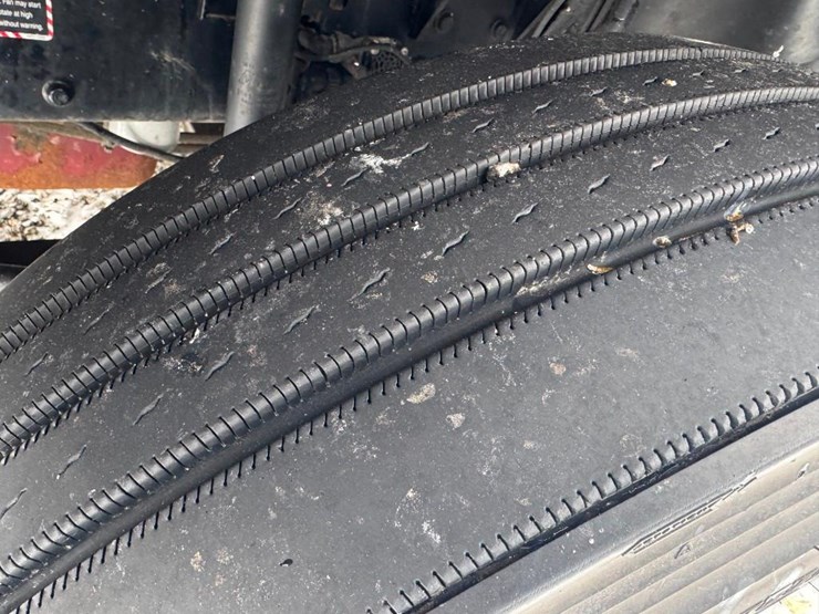 2018-mack-cxu613-day-cab-image-17