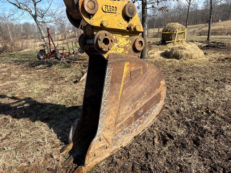 caterpillar-322-image-11