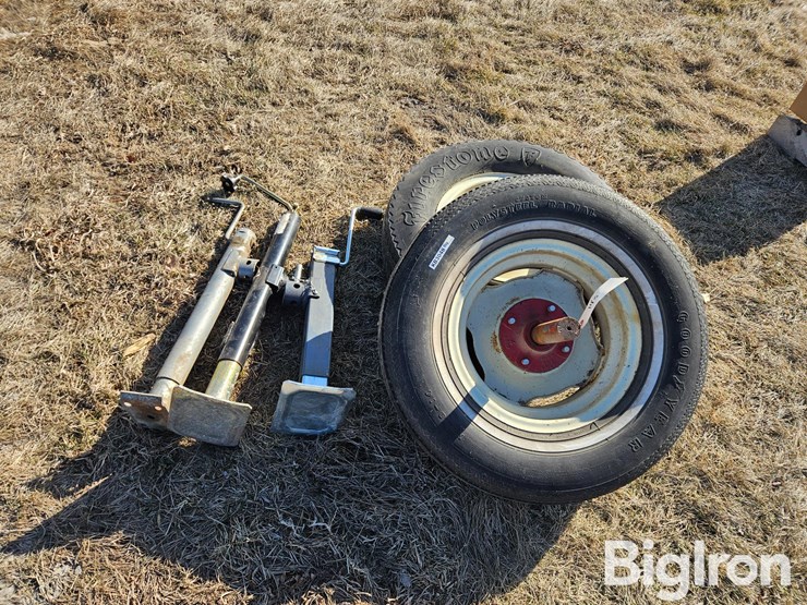 14"-tires-w/hubs-&-trailer-jacks-image-1