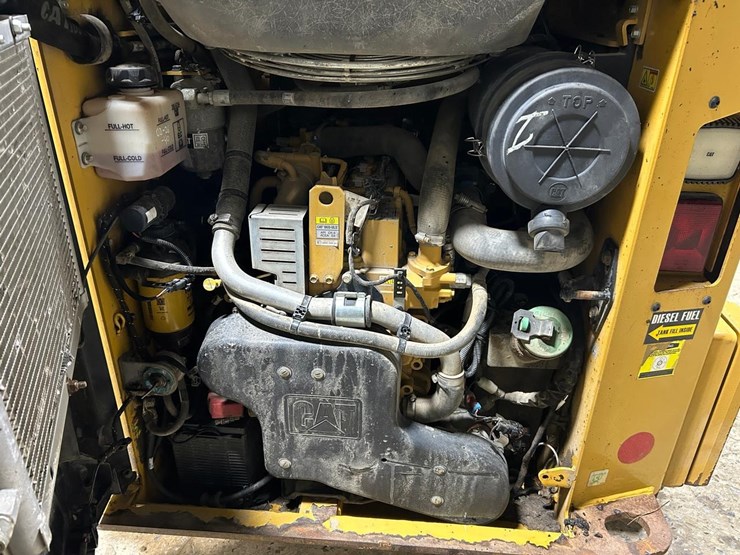 2020-caterpillar-259d3-image-45