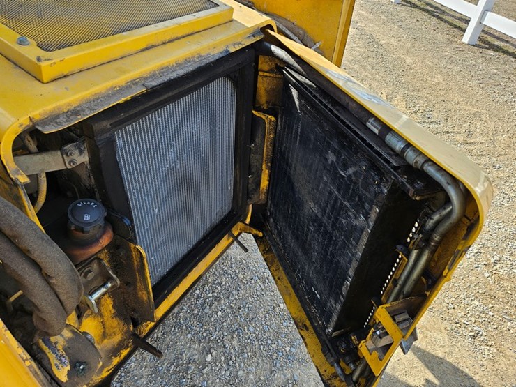2007-deere-ct322-image-15