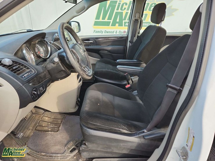 2015-dodge-grand-caravan-image-15