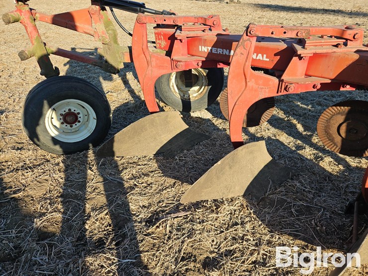 international-720-image-16