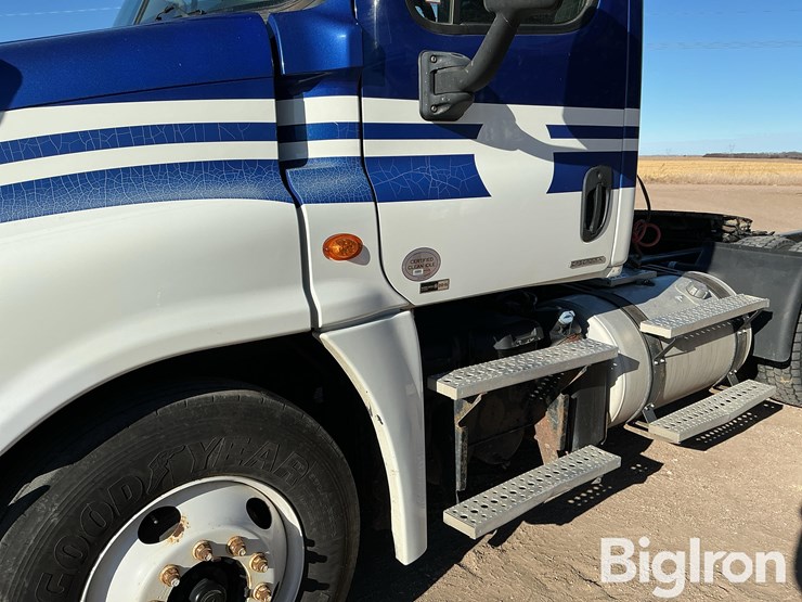 2012-freightliner-cascadia-125-image-14