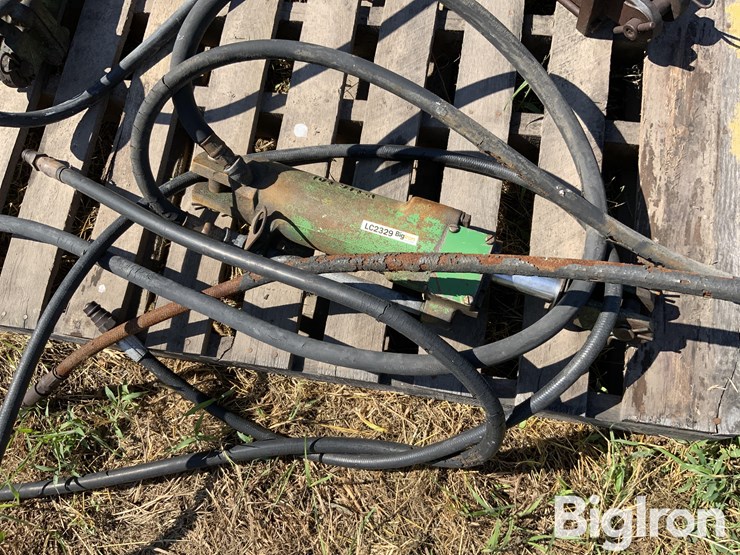 john-deere-hydraulic-cylinder-image-1