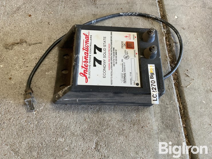 international-77-b-electric-fence-controller-image-4
