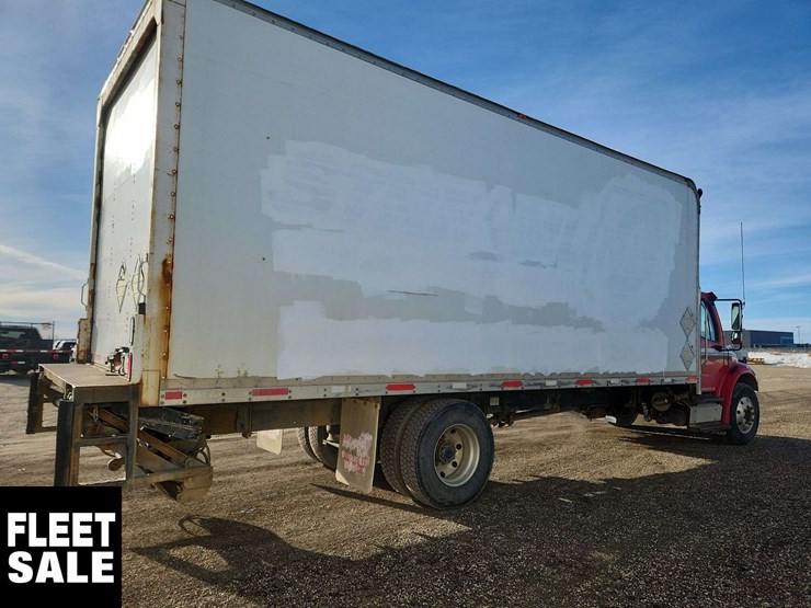 2012-freightliner-m2-106-image-23