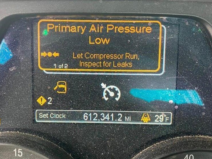 2017-peterbilt-567-image-25