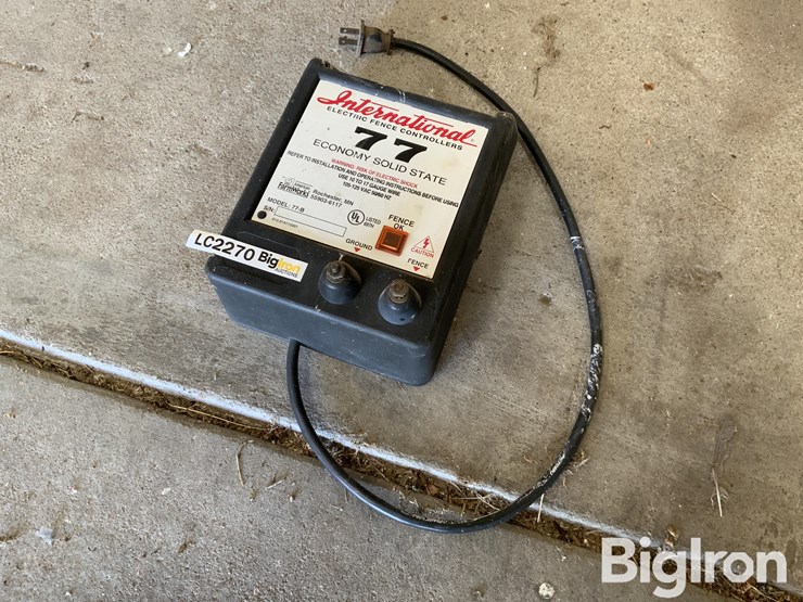 international-77-b-electric-fence-controller-image-1