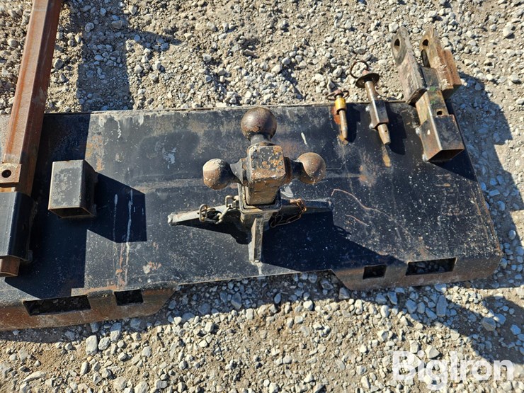 skid-steer-receiver-hitch-plate-w/accessories-image-11