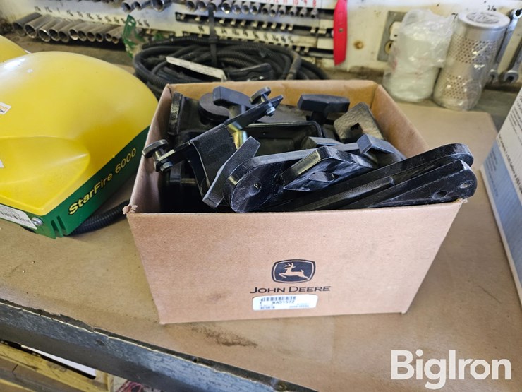 display-mounting-brackets-image-4