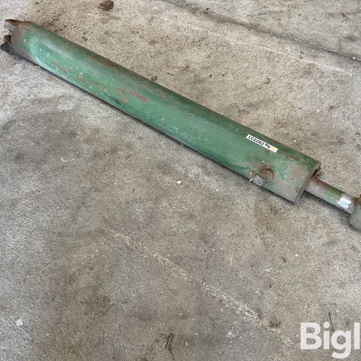 John Deere Cylinder