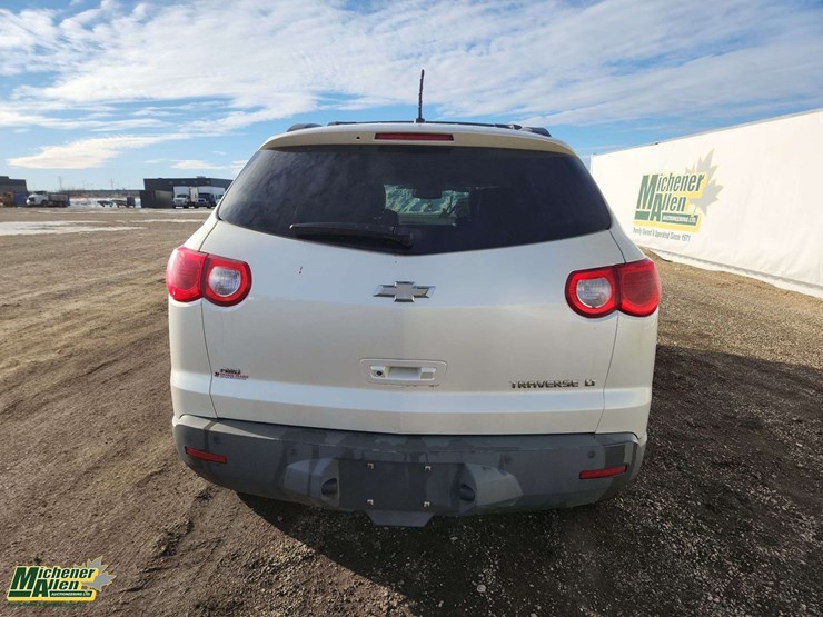 2011-chevrolet-traverse-image-9
