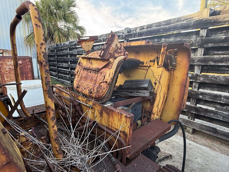 minneapolis-moline-motrac-diesel-crawler-image-21