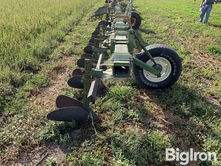 8r36-duckbill-hiller-on-john-deere-toolbar-image-4