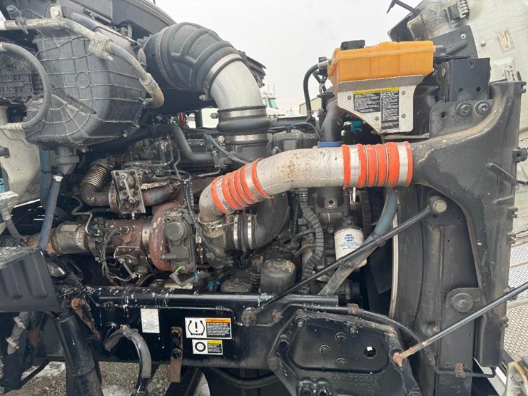 2017-peterbilt-567-image-18