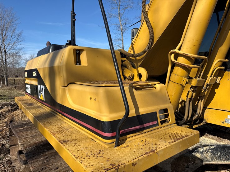 caterpillar-322-image-38