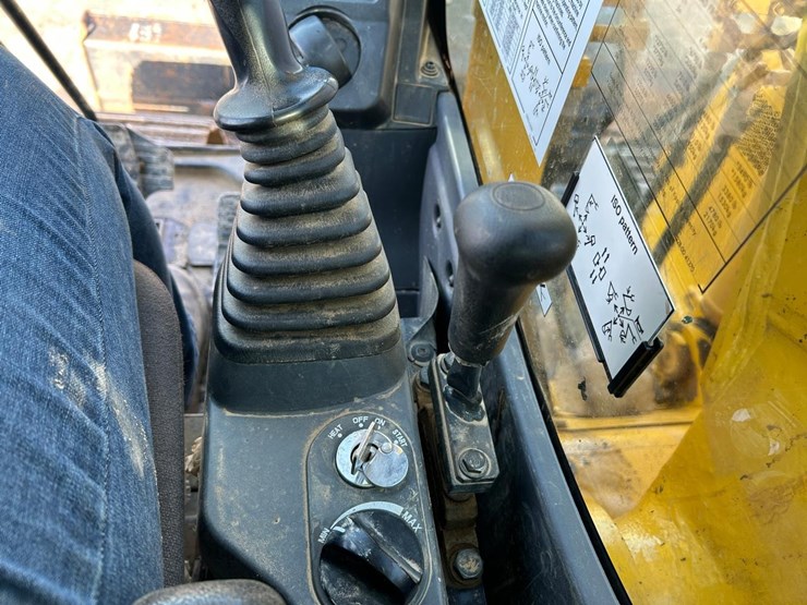 2022-komatsu-pc138us-lc-11-image-31