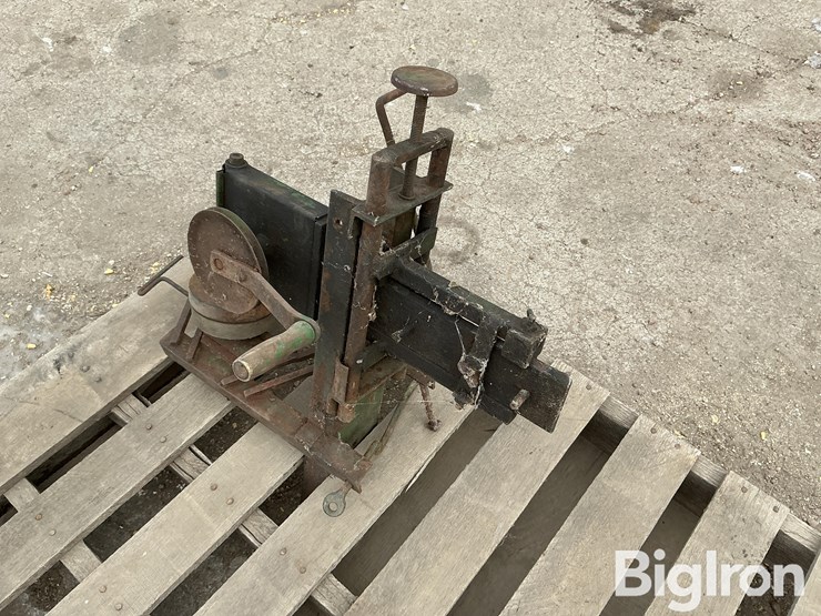 john-deere-antique-sickle-sharpener-image-3