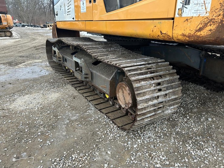 2016-liebherr-r946-image-14