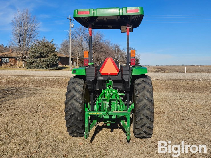 2015-john-deere-4044m-image-6