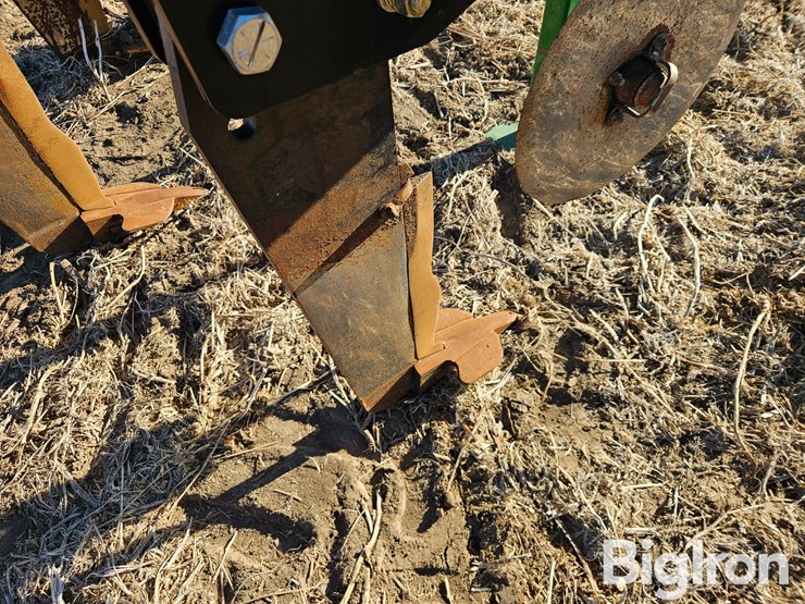 2016-john-deere-2100-image-17