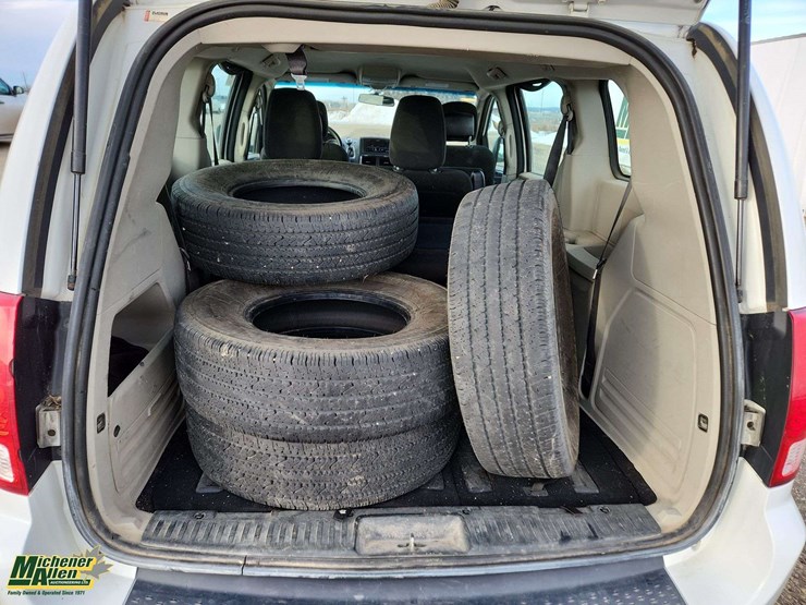 2015-dodge-grand-caravan-image-23